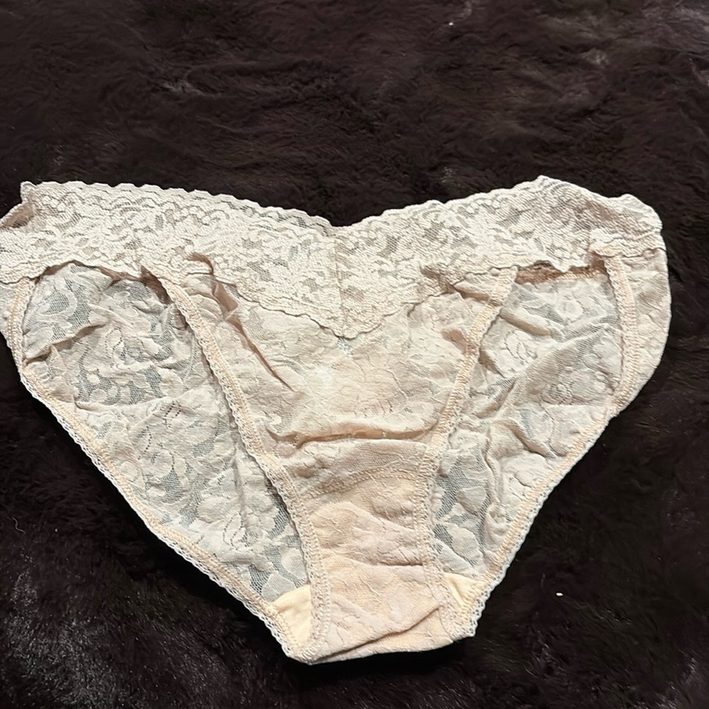 Large v-kini panties